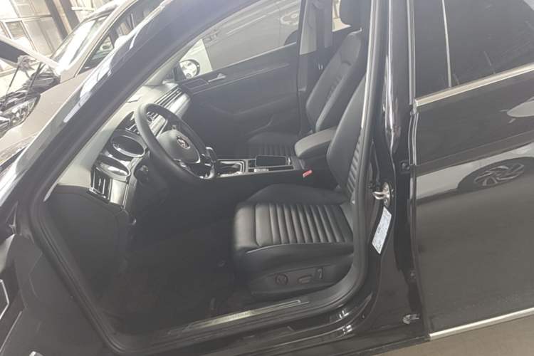 Used Volkswagen Magotan 2019 330TSI DSG Luxury Version China VI Standard Left Front Seat