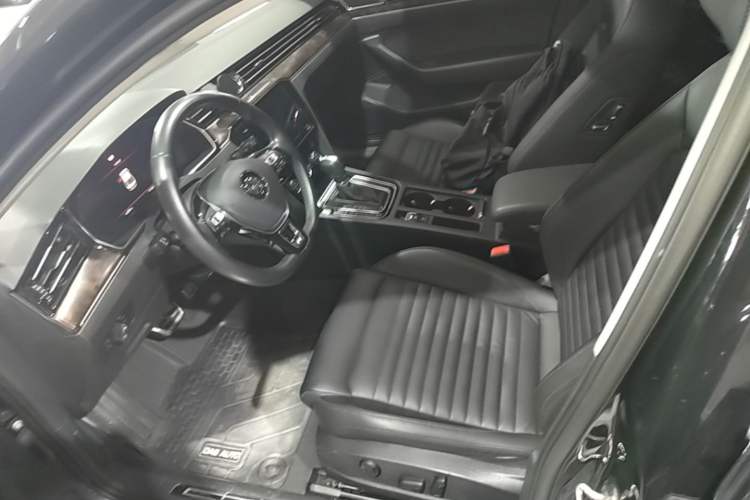 Used Volkswagen Magotan 2019 330TSI DSG Luxury Version China VI Standard Left Front Seat