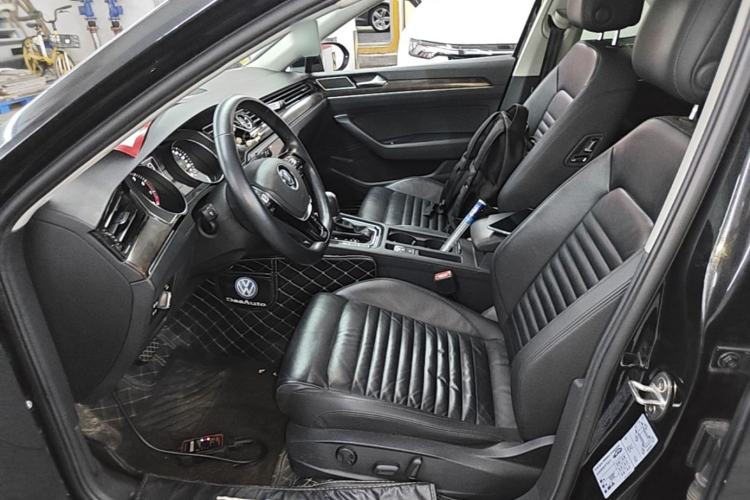 Used Volkswagen Magotan 2019 330TSI DSG Luxury Version China VI Standard Left Front Seat