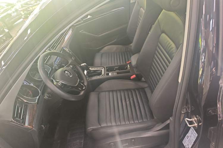 Used Volkswagen Magotan 2019 330TSI DSG Luxury Version China VI Standard Left Front Seat