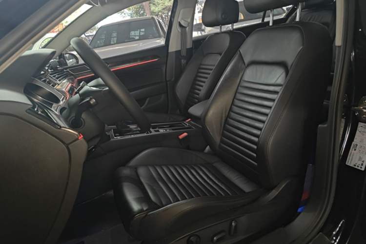Used Volkswagen Magotan 2019 330TSI DSG Luxury Model China V Standard Left Front Seat
