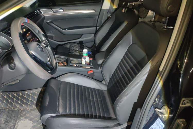 Used Volkswagen Magotan 2019 330TSI DSG Luxury Version China VI Standard Left Front Seat