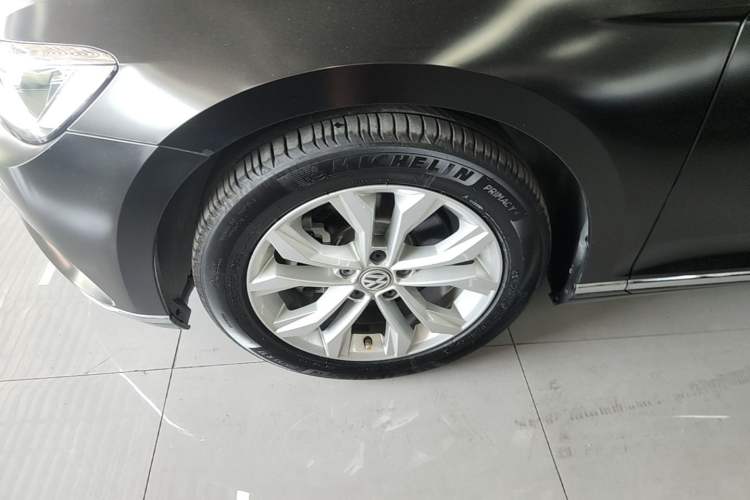 Used Volkswagen Magotan 2019 330TSI DSG Luxury Model China V Standard Left Front Wheel Hub