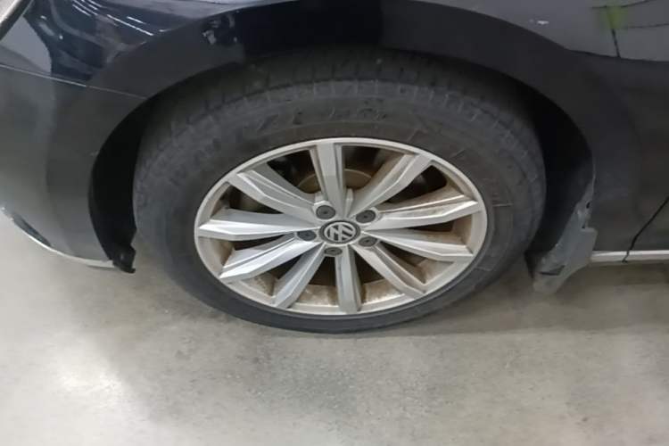 Used Volkswagen Magotan 2019 330TSI DSG Leading Edition China V Standard Left Front Wheel Hub