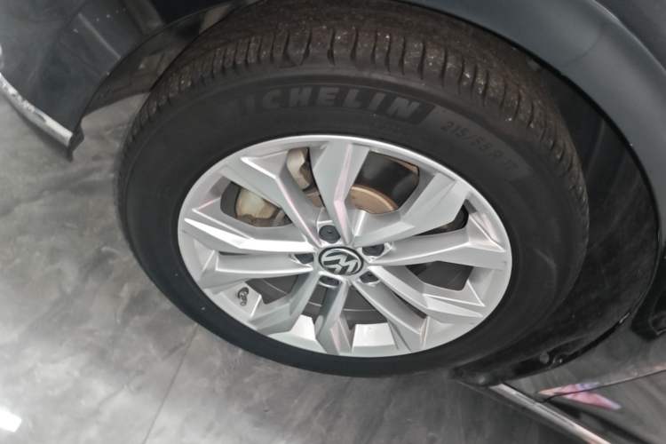 Used Volkswagen Magotan 2019 330TSI DSG Luxury Model China V Standard Left Front Wheel Hub