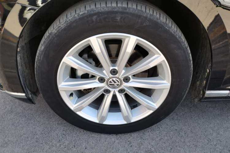 Used Volkswagen Magotan 2019 330TSI DSG Leading Edition China V Standard Left Front Wheel Hub