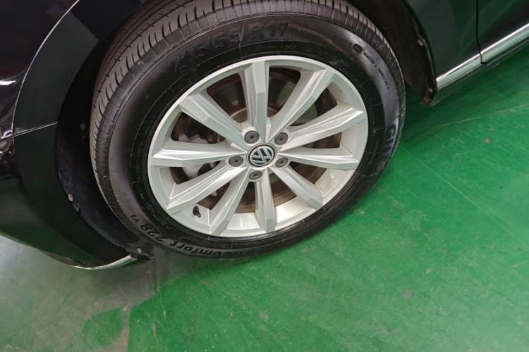 Used Volkswagen Magotan 2019 330TSI DSG Leading Model China VI Standard Left Front Wheel Hub