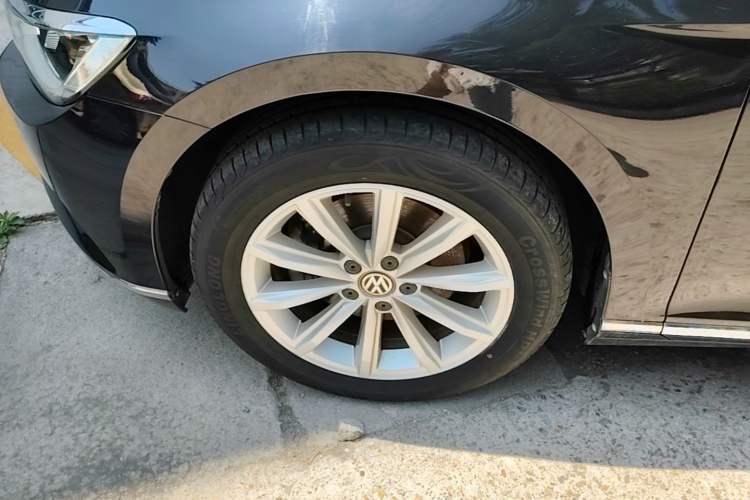 Used Volkswagen Magotan 2019 330TSI DSG Leading Model China VI Standard Left Front Wheel Hub