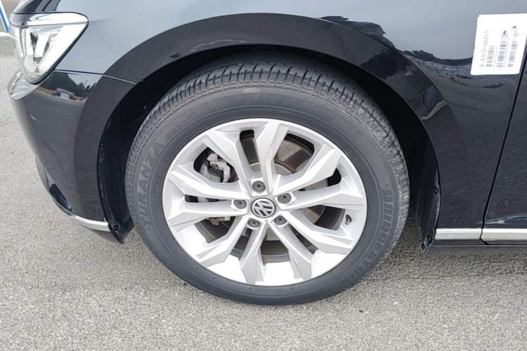 Used Volkswagen Magotan 2019 330TSI DSG Luxury Model China V Standard Left Front Wheel Hub