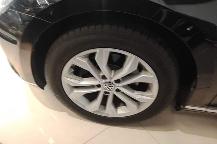 Used Volkswagen Magotan 2019 330TSI DSG Luxury Model China V Standard Left Front Wheel Hub