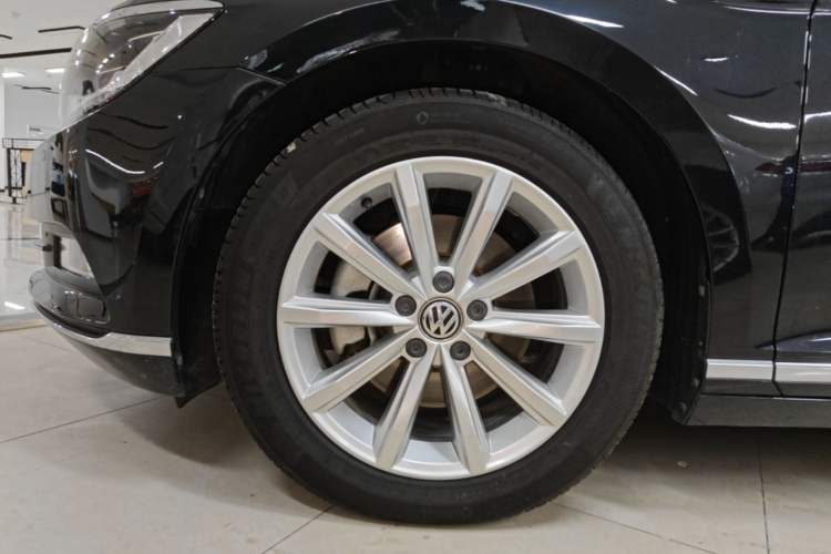 Used Volkswagen Magotan 2019 330TSI DSG Leading Edition China V Standard Left Front Wheel Hub