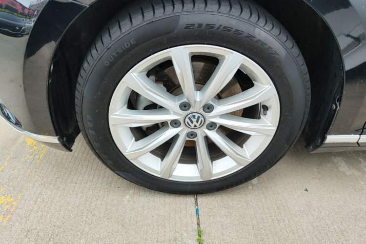 Used Volkswagen Magotan 2019 330TSI DSG Leading Model China VI Standard Left Front Wheel Hub