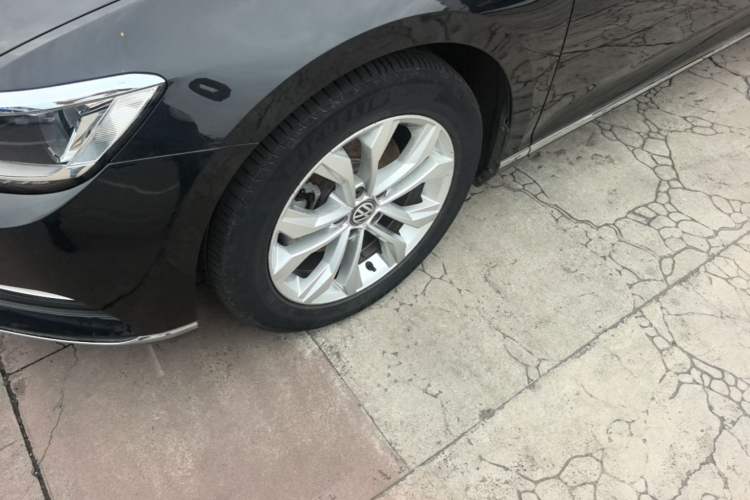 Used Volkswagen Magotan 2019 330TSI DSG Luxury Model China V Standard Left Front Wheel Hub