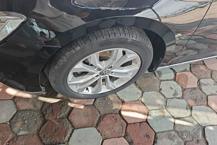 Used Volkswagen Magotan 2019 330TSI DSG Luxury Version China VI Standard Left Front Wheel Hub