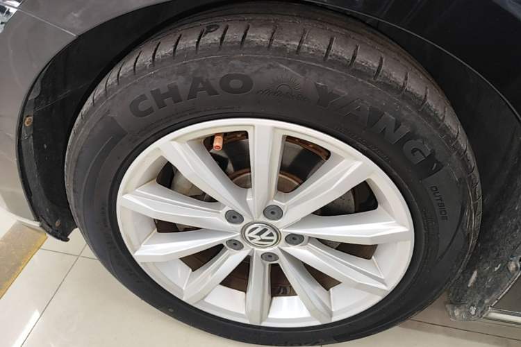 Used Volkswagen Magotan 2019 330TSI DSG Leading Model China VI Standard Left Front Wheel Hub