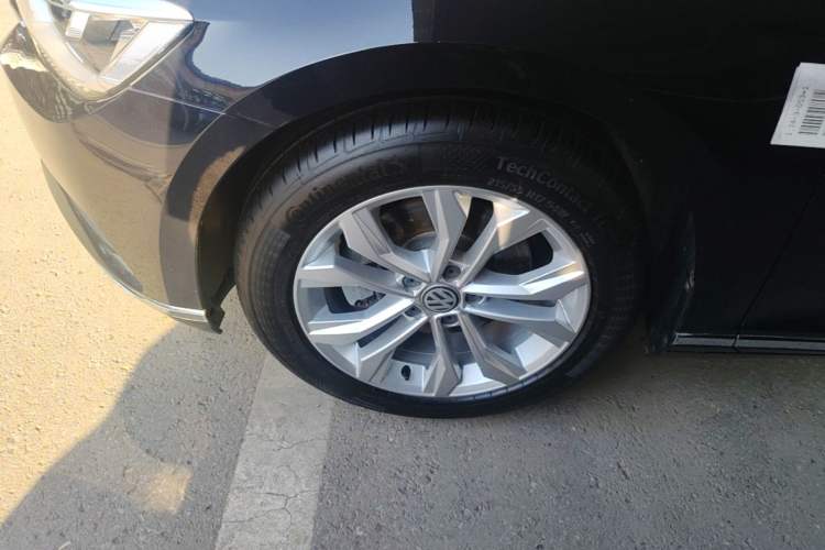 Used Volkswagen Magotan 2019 380TSI DSG Luxury Version China VI Standard Left Front Wheel Hub