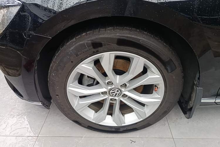Used Volkswagen Magotan 2019 330TSI DSG Luxury Model China V Standard Left Front Wheel Hub