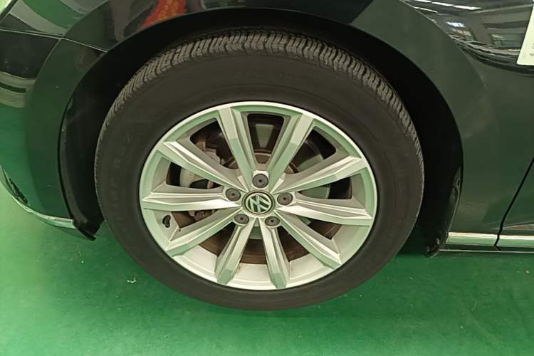 Used Volkswagen Magotan 2019 330TSI DSG Leading Edition China V Standard Left Front Wheel Hub