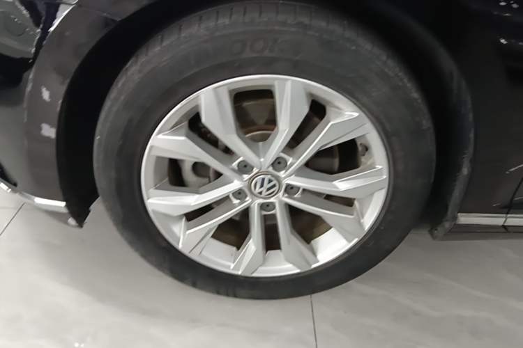 Used Volkswagen Magotan 2019 380TSI DSG Luxury Model China V Standard Left Front Wheel Hub