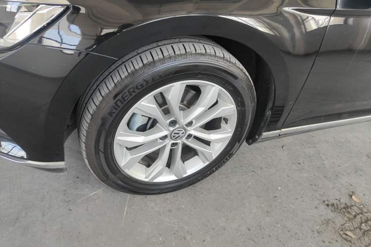 Used Volkswagen Magotan 2019 330TSI DSG Luxury Version China VI Standard Left Front Wheel Hub
