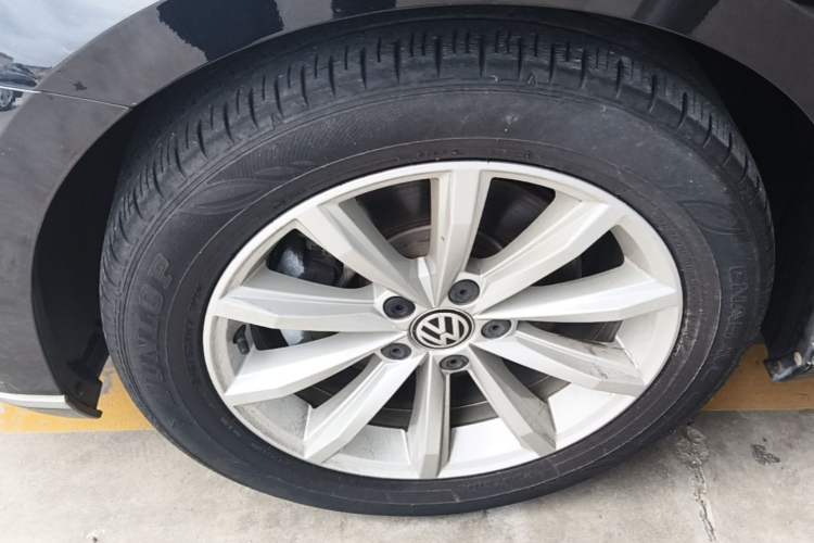 Used Volkswagen Magotan 2019 330TSI DSG Leading Model China VI Standard Left Front Wheel Hub