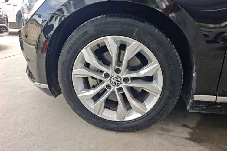 Used Volkswagen Magotan 2019 330TSI DSG Luxury Version China VI Standard Left Front Wheel Hub