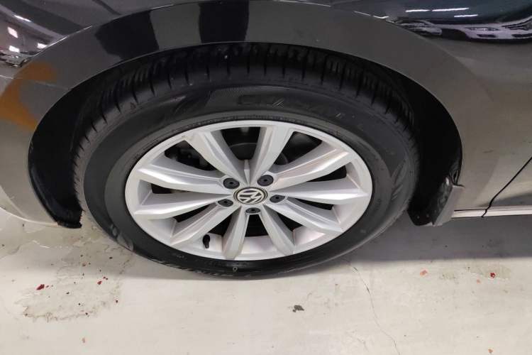 Used Volkswagen Magotan 2019 330TSI DSG Leading Model China VI Standard Left Front Wheel Hub