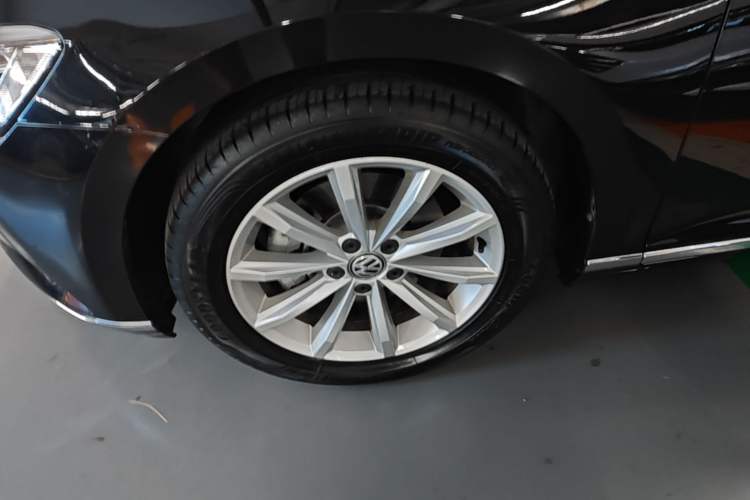 Used Volkswagen Magotan 2019 330TSI DSG Leading Edition China V Standard Left Front Wheel Hub