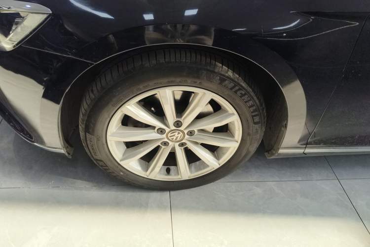 Used Volkswagen Magotan 2019 330TSI DSG Leading Model China VI Standard Left Front Wheel Hub