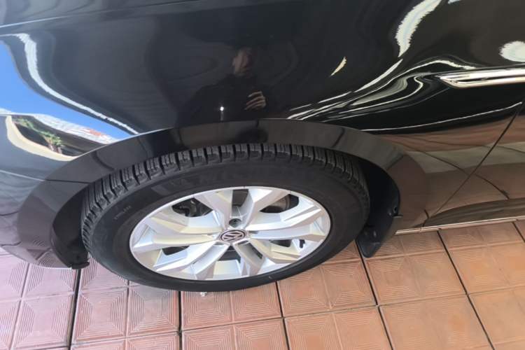 Used Volkswagen Magotan 2019 330TSI DSG Luxury Model China V Standard Left Front Wheel Hub