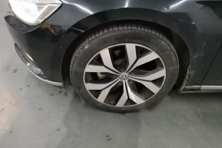 Used Volkswagen Magotan 2019 330TSI DSG Luxury Version China VI Standard Left Front Wheel Hub