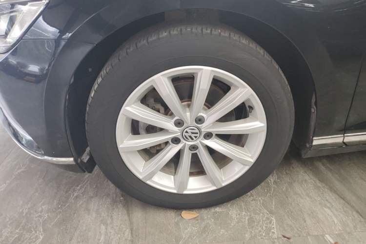 Used Volkswagen Magotan 2019 330TSI DSG Leading Model China VI Standard Left Front Wheel Hub