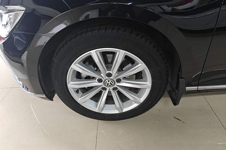 Used Volkswagen Magotan 2019 330TSI DSG Leading Model China VI Standard Left Front Wheel Hub