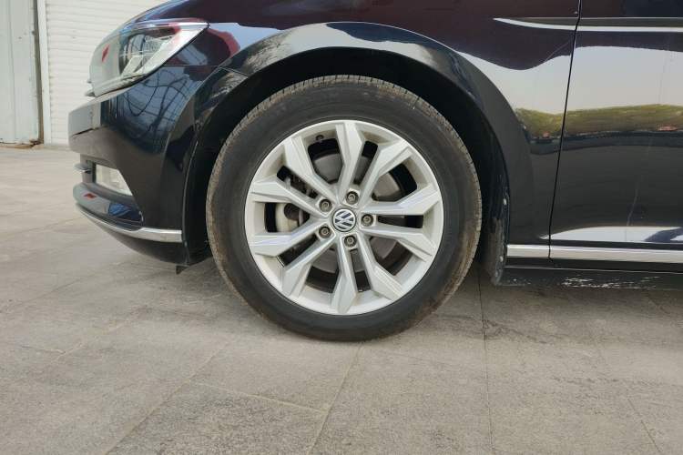 Used Volkswagen Magotan 2019 330TSI DSG Luxury Version China VI Standard Left Front Wheel Hub