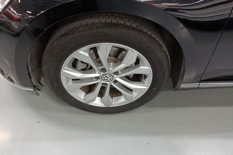 Used Volkswagen Magotan 2019 330TSI DSG Luxury Version China VI Standard Left Front Wheel Hub