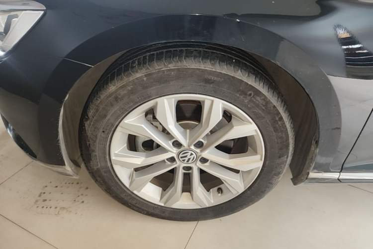 Used Volkswagen Magotan 2019 330TSI DSG Luxury Model China V Standard Left Front Wheel Hub