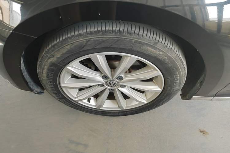 Used Volkswagen Magotan 2019 330TSI DSG Leading Model China VI Standard Left Front Wheel Hub