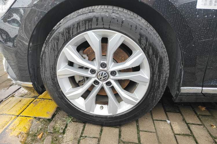 Used Volkswagen Magotan 2019 330TSI DSG Luxury Version China VI Standard Left Front Wheel Hub