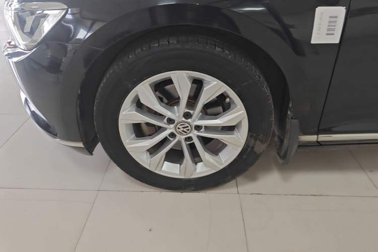 Used Volkswagen Magotan 2019 330TSI DSG Luxury Model China V Standard Left Front Wheel Hub