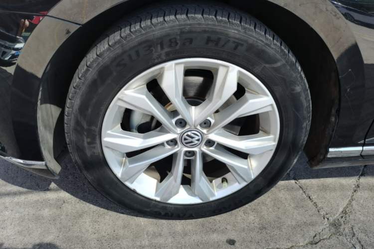 Used Volkswagen Magotan 2019 330TSI DSG Luxury Model China V Standard Left Front Wheel Hub