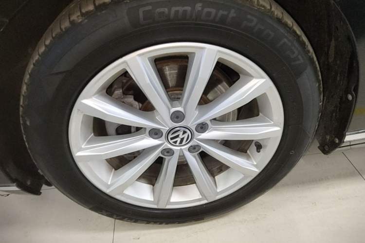 Used Volkswagen Magotan 2019 330TSI DSG Leading Edition China V Standard Left Front Wheel Hub