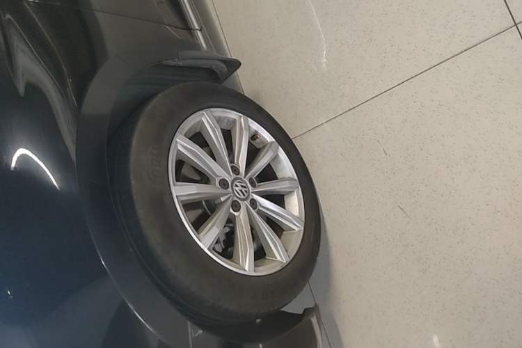 Used Volkswagen Magotan 2019 330TSI DSG Leading Edition China V Standard Left Front Wheel Hub