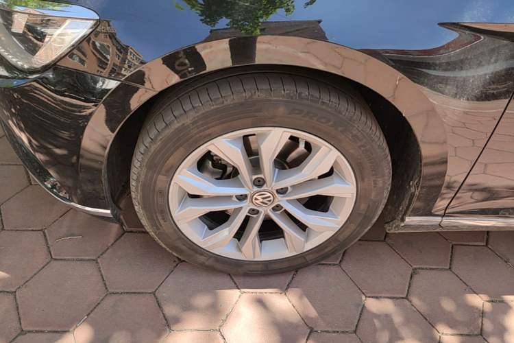 Used Volkswagen Magotan 2019 330TSI DSG Luxury Model China V Standard Left Front Wheel Hub