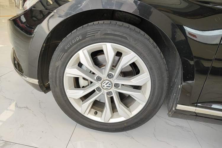 Used Volkswagen Magotan 2019 330TSI DSG Luxury Model China V Standard Left Front Wheel Hub