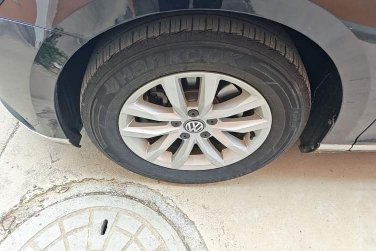 Used Volkswagen Magotan 2019 280TSI DSG Comfort Model China VI Standard Left Front Wheel Hub