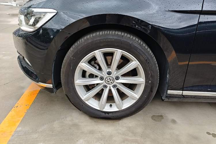 Used Volkswagen Magotan 2019 330TSI DSG Leading Model China VI Standard Left Front Wheel Hub