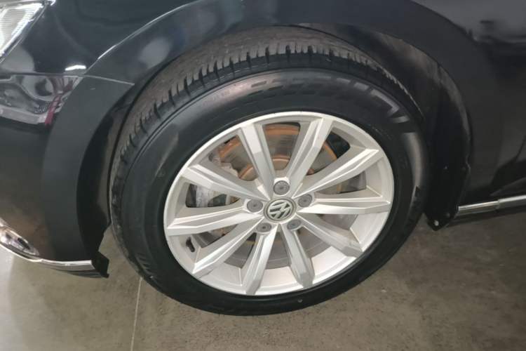 Used Volkswagen Magotan 2019 330TSI DSG Leading Model China VI Standard Left Front Wheel Hub
