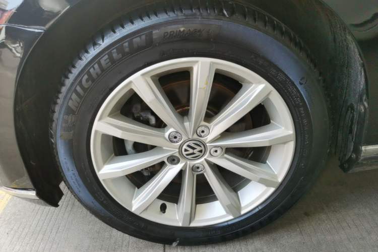 Used Volkswagen Magotan 2019 280TSI DSG Leading Model China V Standard Left Front Wheel Hub