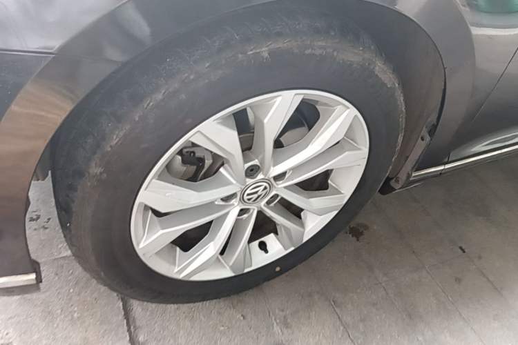 Used Volkswagen Magotan 2019 330TSI DSG Luxury Model China V Standard Left Front Wheel Hub