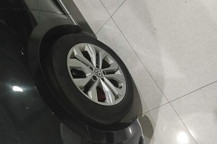 Used Volkswagen Magotan 2019 330TSI DSG Luxury Version China VI Standard Left Front Wheel Hub